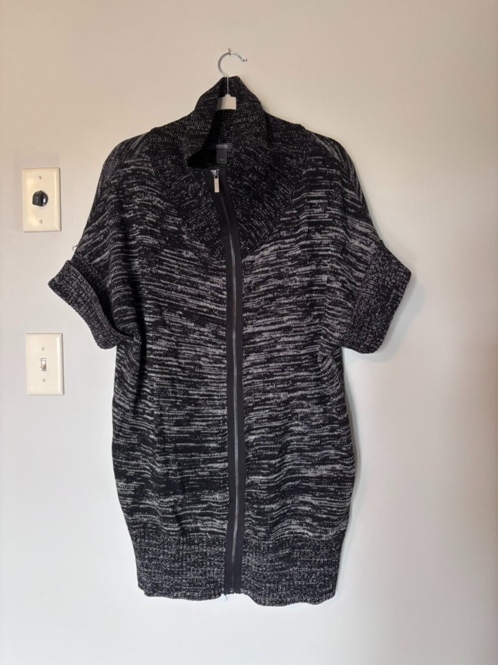 Kenneth Cole Reaction Black & Grey Short Sleeve Knit Extra Long Zip Cardigan L